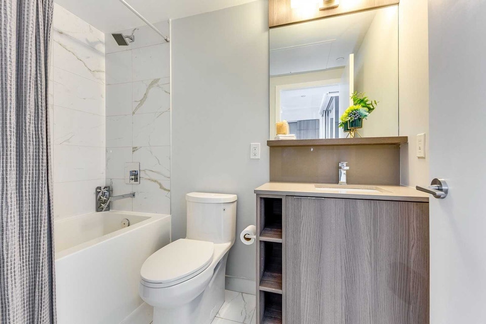 Fully furnished 2 Bedrooms at 85 Wood St. @ Axis Condos 4