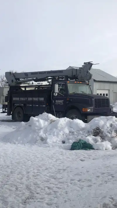 1997 digger crane bucket truck For sale or trade
