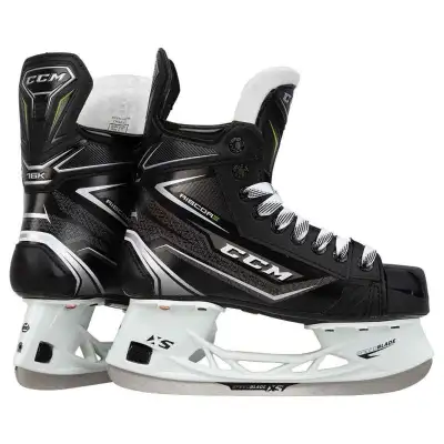 Patins CCM Ribcore 74K en bonne condition. Grandeur 7 (souliers 8.5).