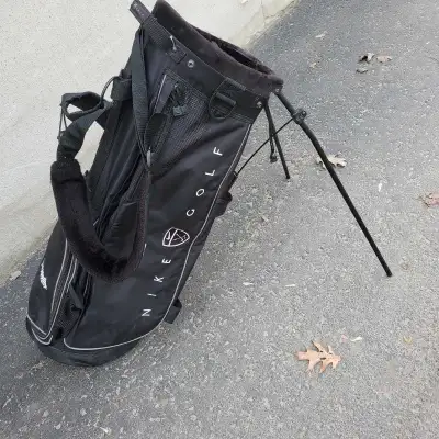 NIKE Stand Golf Bag with Back Straps Great condition, View more