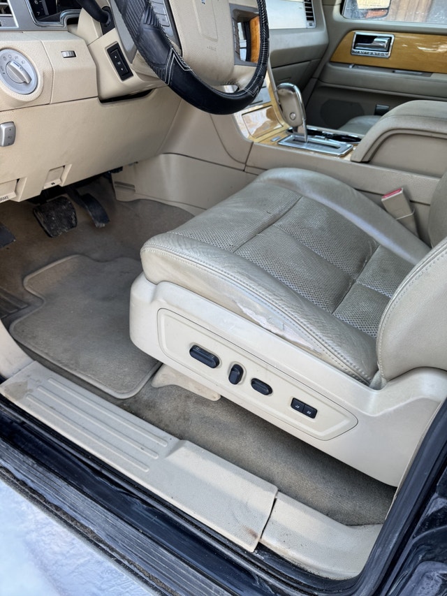 Lincoln Navigator L 2010 — photo 3