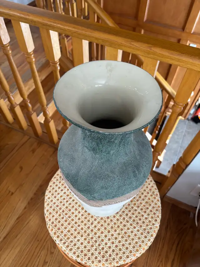 20” Large Decorative Ceramic Floor Vase in Home Décor & Accents in Calgary - Image 4