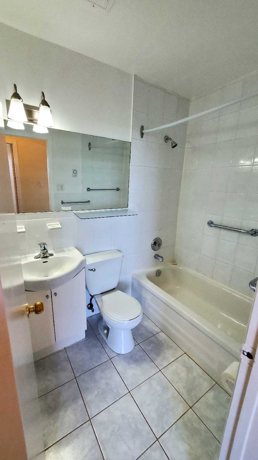 Bachelor for rent 2