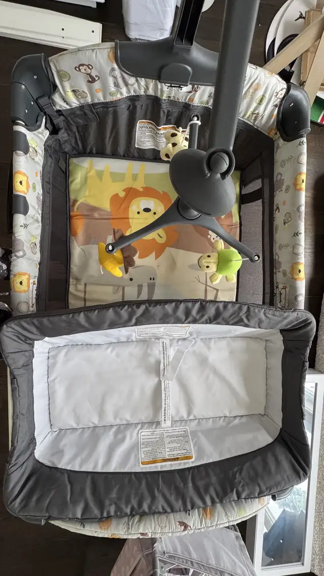 Ihoming Baby Bassinet Bedside Sleeper Baby Crib, Pack and Play w in Cribs in City of Toronto - Image 5
