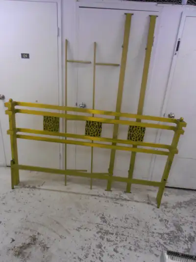BRASS BED FRAME - QUEEN SIZE Used. Will need 4 small bolts for connecting 2 mid sections to 2 side f...