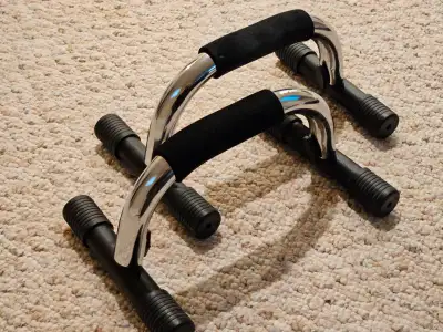 Push Up Bars - Sculpt and strengthen abs, pecs, triceps and upper arms - Versatile design accommodat...