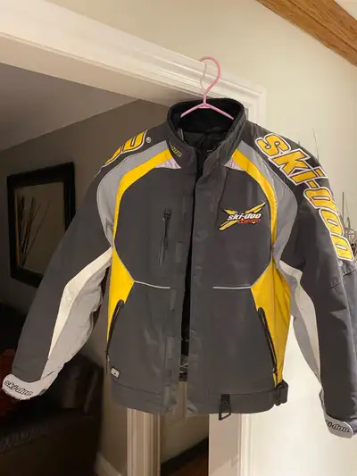 Hi, I’m selling a XS Men’s Skidoo jacket. $70.00.