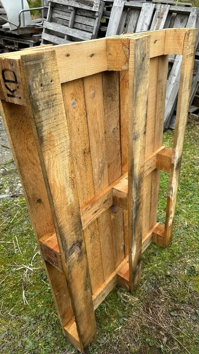 5  Palettes de bois PLEINE,  LIVRAISON disponible ville Québec in Hobbies & Crafts in Québec City - Image 5