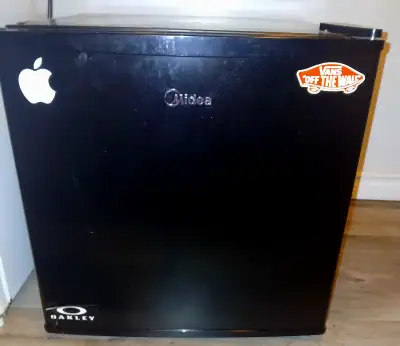 1.6 cubic ft small Midea bar fridge, View more