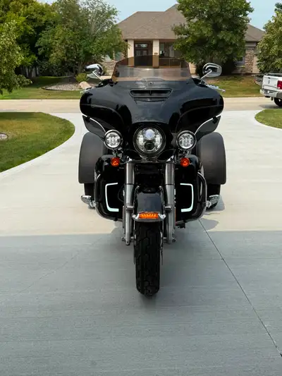 2016 Tri Glide. 103 Stage 1 with Ventilator Elite and K&N filter, Reinhardt True Duals with Reinhard...