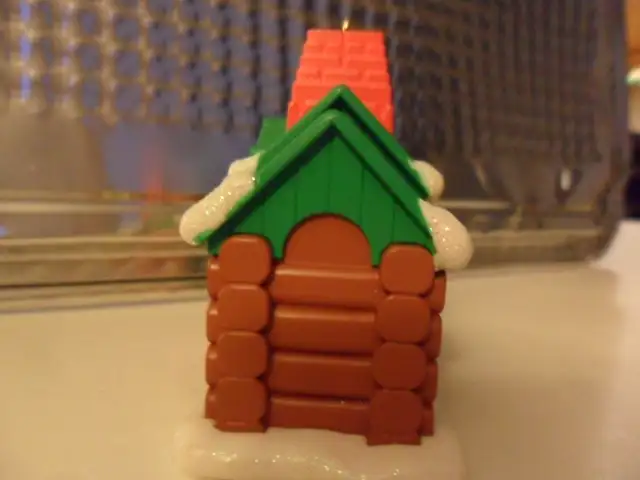 1998 Lincoln Logs Home Carlton Ornament. $12. Plastic. 3 1/2"L x in Arts & Collectibles in Saskatoon - Image 6