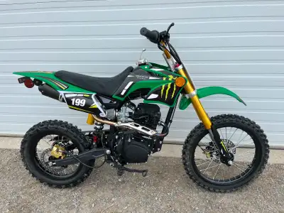 150cc 4 stroke Dirt Bike. 17” front wheel and 14” rear. Hydraulic Disc brakes front & back. 5 gear M...