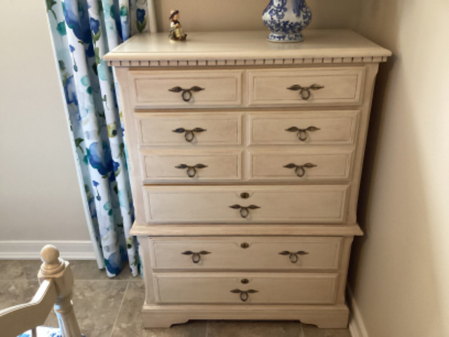 Queen Bedroom Set in Dressers & Wardrobes in Annapolis Valley - Image 2