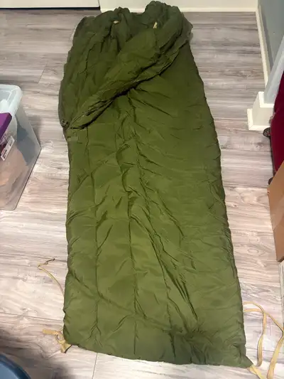 Canadian Armed Forces winter sleeping bag & compression bag, View more