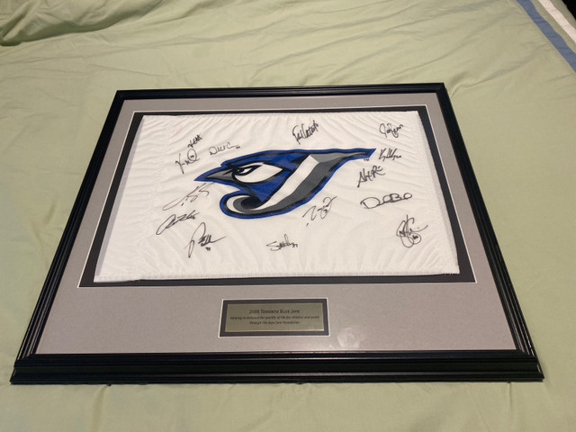 2005 Toronto Blue Jays autographed framed flag in Arts & Collectibles in City of Toronto