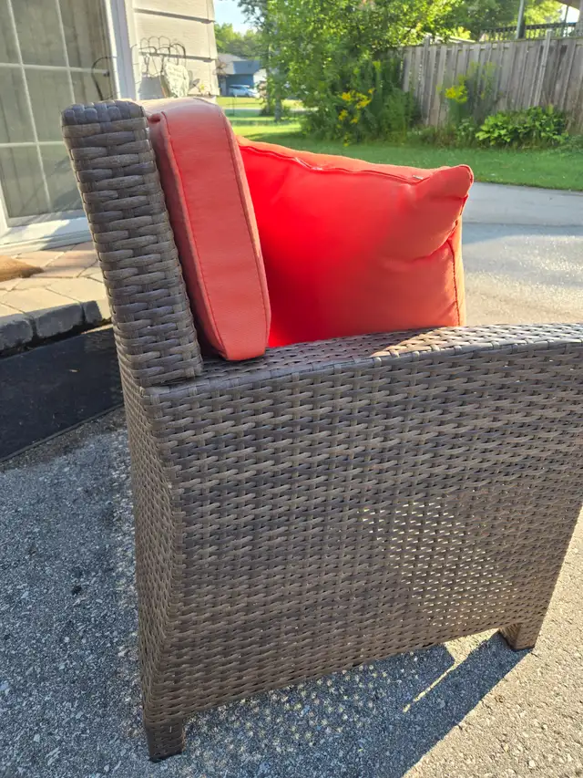 Beauty wicker outdoor patio furniture couch w pillows in Patio & Garden Furniture in Owen Sound - Image 7