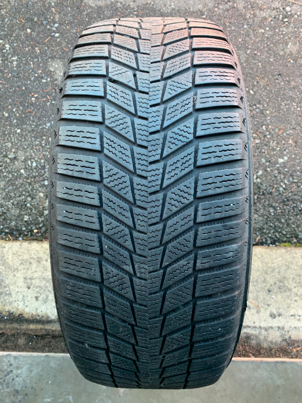 1 X single 205/55/16 Continental winter contact SI wit 50% tread in Tires & Rims in Delta/Surrey/Langley