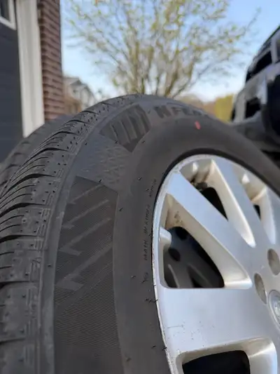 Set of 4 Nexen touring tires mounted on alloy rims. Tire size: 225/65R17 Bolt pattern: 5x114.3 Tires...