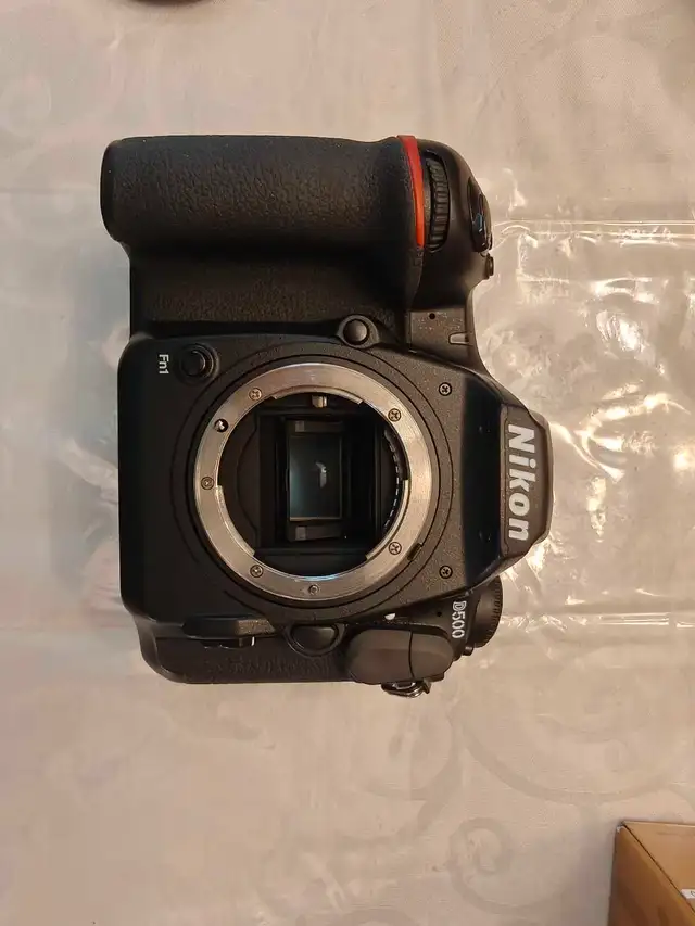 Nikon D500 + 17-55mm f2.8, only 10k shutter actuations62863270705538128