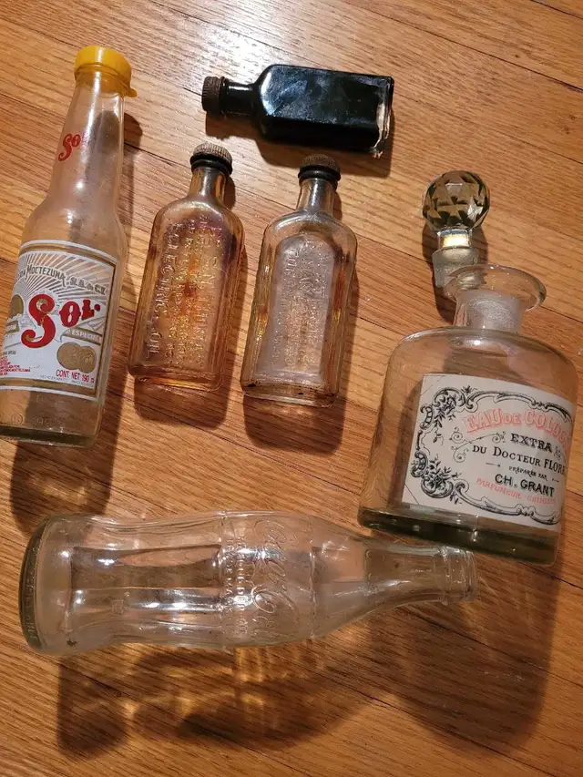 APOTHECARY MEDICAL BOTTLES. ANTIQUE MEDICAL BOTTLE in Arts & Collectibles in City of Toronto - Image 2