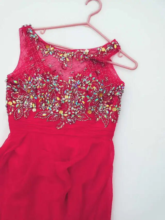 Red prom dress size10 in Women's - Dresses & Skirts in Kitchener / Waterloo - Image 3