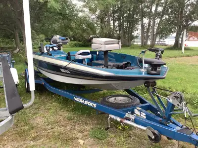 This is A Hydra sport 17 foot 115 outboard 1 year warranty plus many extras trailer is included trol...