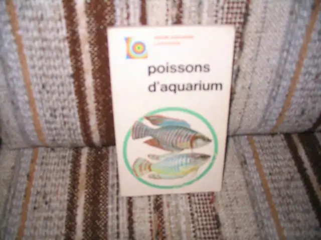 PETIT LIVRE POISSON D'AQUARIUM - LAROUSSE et AUTRES LIVRES in Arts & Collectibles in Laval / North Shore - Image 2