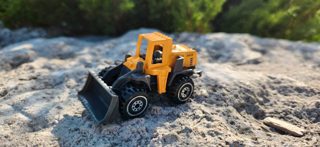 Toy construction trucks set of 6 in Toys & Games in Oakville / Halton Region - Image 2