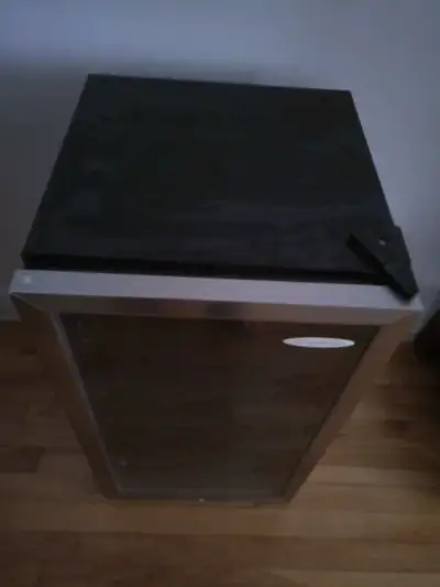 Pas de défauts de fonctionnement De marque frigidaire Dimensions 32*18*17,5 pouces paiement comptant...