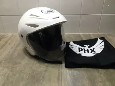 Casque " neuf " pour scooter/ cyclomoteur/ moto / VTT Avec pare soleil Gr: M Prix: $60,00
