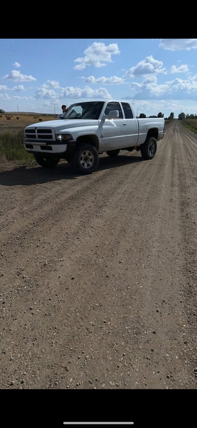 1999 dodge ram 2500 in Cars & Trucks in Medicine Hat - Image 2