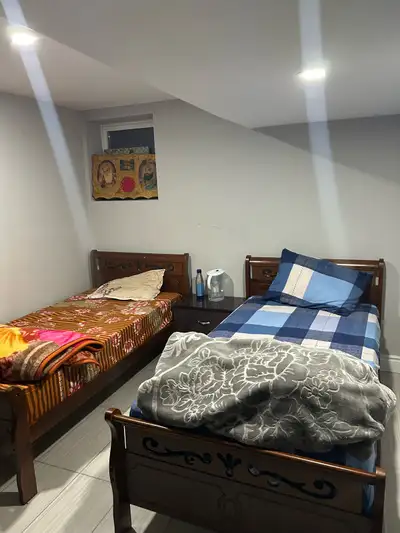 room for rent in the basement near Sheridan college