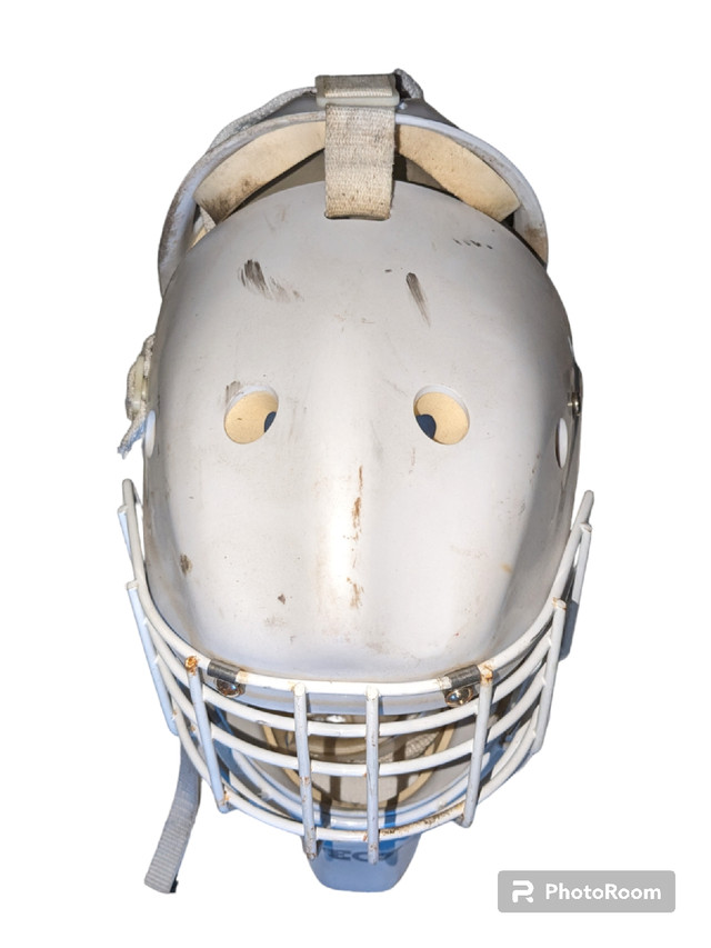 I deliver, Itech hockey goalie helmet in Hobbies & Crafts in St. Albert - Image 3
