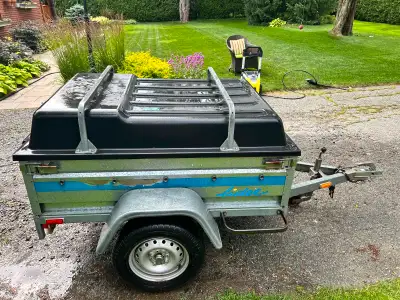 Petite remorque utilitaire parfaite pour partir en camping, très légère et en bon état. - 42 par 61...