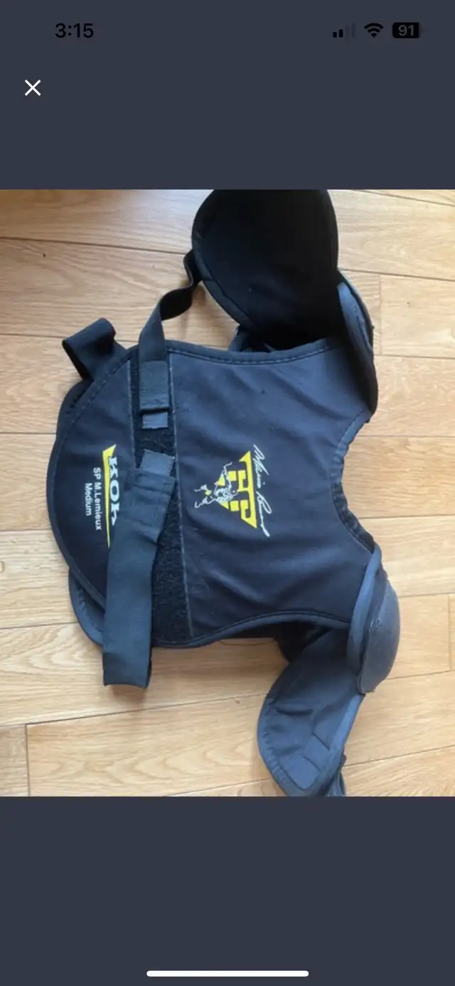 Hockey equipment in Hockey in Oakville / Halton Region - Image 5
