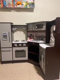 Children’s play kitchen 