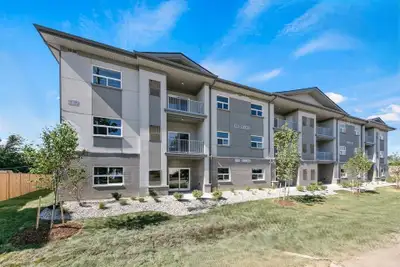 2 Bdrm 2 Bath South Windsor Condo in 20 Unit Building!