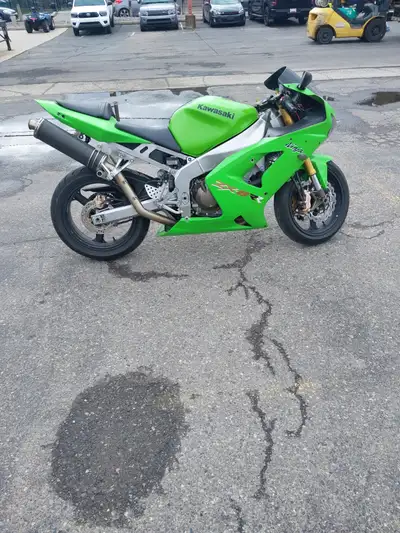 2003 zx6rr Kawasaki just had a service with new tires and brake flush @ Bike shop. Runs excellent. 3...