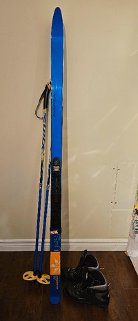 Cross country skis, binding and boots