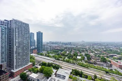 DT Golden Square YUL  1 bed + 1 den