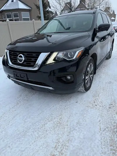 Great condition Features: Leather seats Moonroof Heater front and rear seats Power liftgate 360 came...