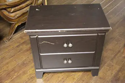 Petite table en Bois, 2 tiroirs. 16 x 26.5 pouces. LIVRAISON, View more