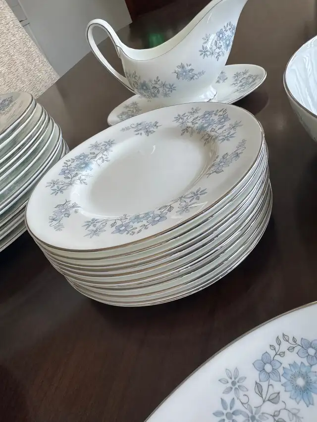 Vintage Coalport Milady Bone China Dinnerware in Kitchen & Dining Wares in Peterborough - Image 3