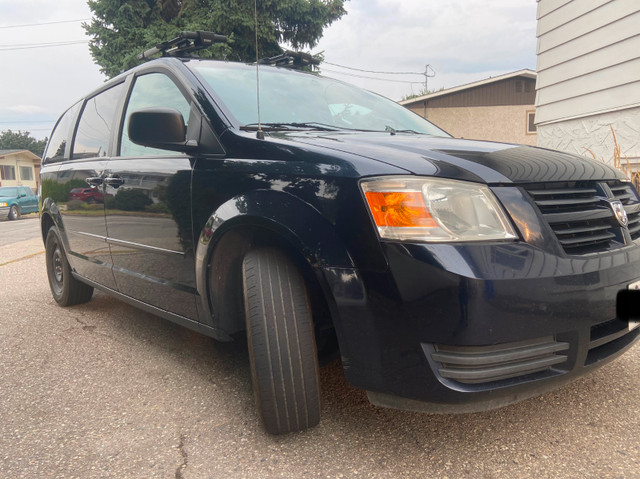 2010 dodge grand caravan in Cars & Trucks in Kelowna - Image 2