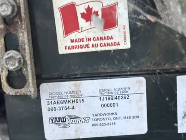 MTD Yardworks 30” / 10.5 HP Snowblower in Snowblowers in Oakville / Halton Region - Image 4