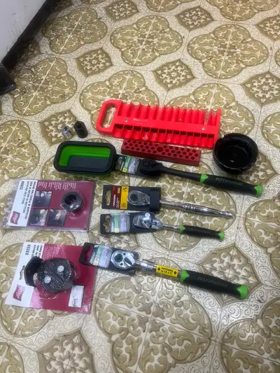 Nice new tools included in the picture for CAD 250. Text me at +17163344422 if you’re interested. I...