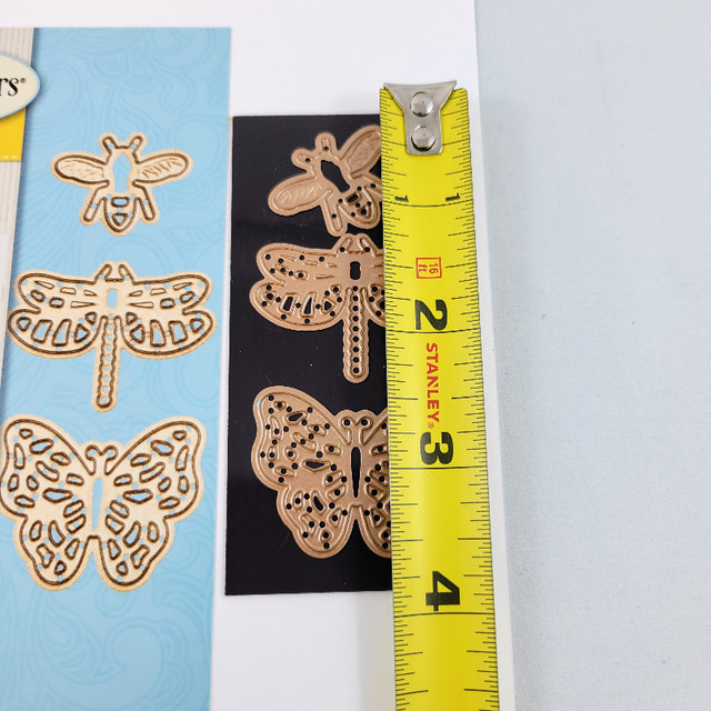 Spellbinders Flying Bugs Metal Die Cut Set Die D-Lites Bee Drago in Hobbies & Crafts in Strathcona County - Image 4