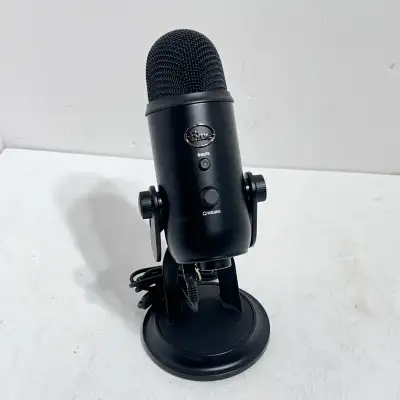 Record crystal-clear audio with this used Blue Yeti USB microphone in sleek black! This microphone i...