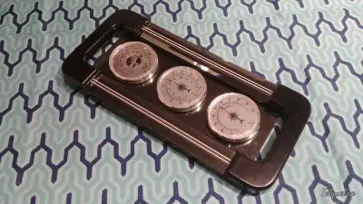 Baromètre de Précision Rétro Ajustable sur Miroirs et Bois avec Thermomètre et Hygromètre. Grandeur:...