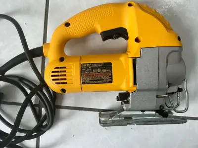 scie sauteuse dewalt électrique modele dw317, View more